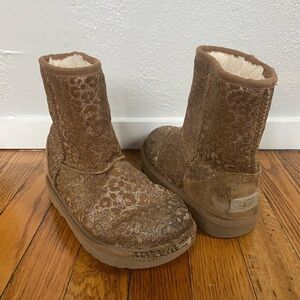 UGG Classic Girls Glitter Leopard Print Boots in Chestnut Size 3
